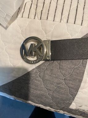 MK Black and Silver Belts
Round Buckle